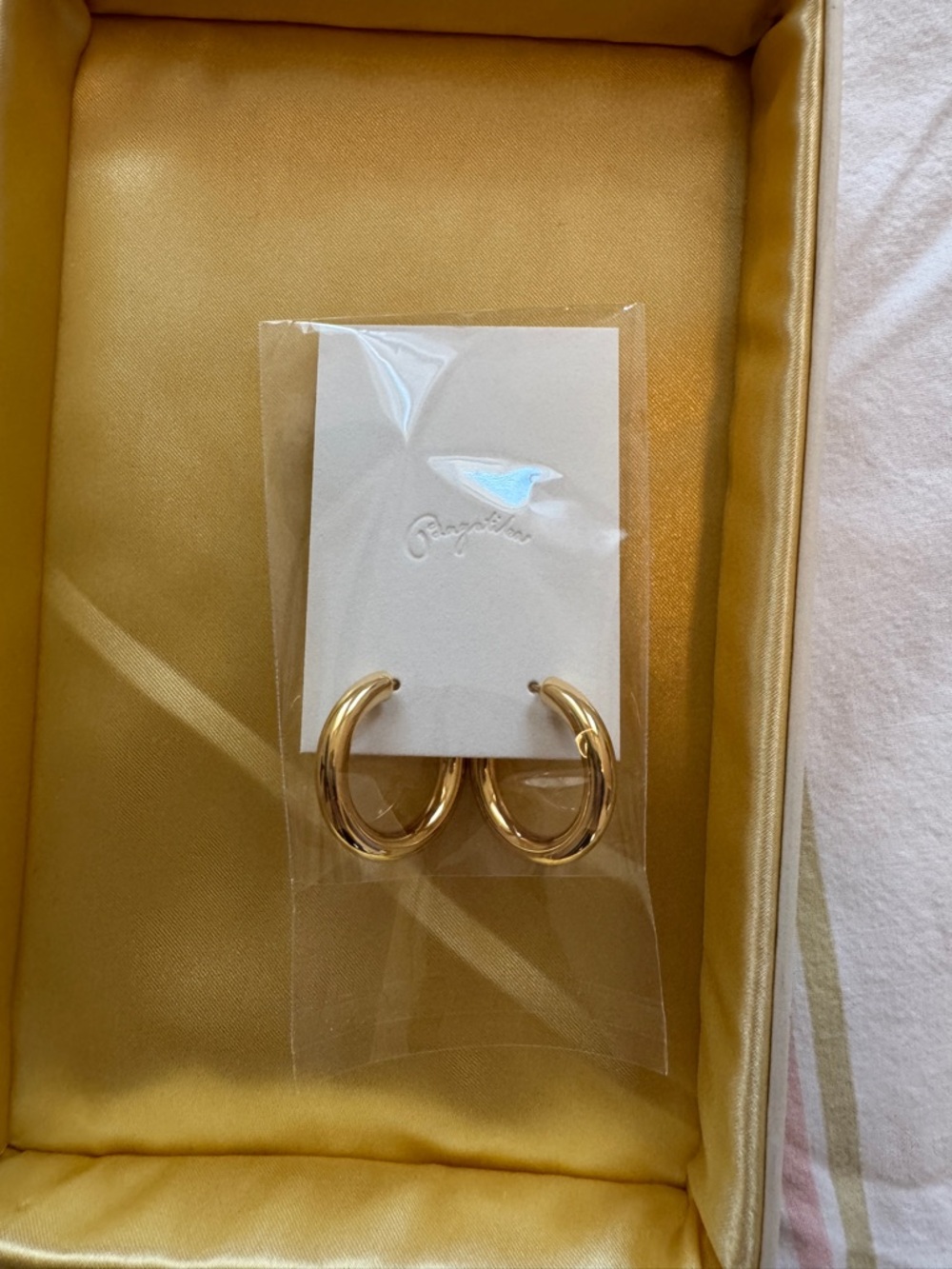 Bagatiba Gold Hoop Earring - Picture 3 of 7